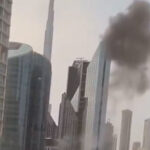 Fumaça negra vista após explosões no distrito financeiro de Dubai