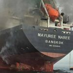 Fumaça sobe acima do aeroporto internacional do Bahrein e navios-tanque são atacados no Golfo do Iraque enquanto os preços do petróleo sobem para US$ 100 o barril: atualizações ao vivo