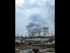 Fumaça sobe após ataque com mísseis iranianos à refinaria de petróleo de Israel em Haifa Fumaça sobe após ataque com mísseis iranianos à refinaria de petróleo de Israel em Haifa