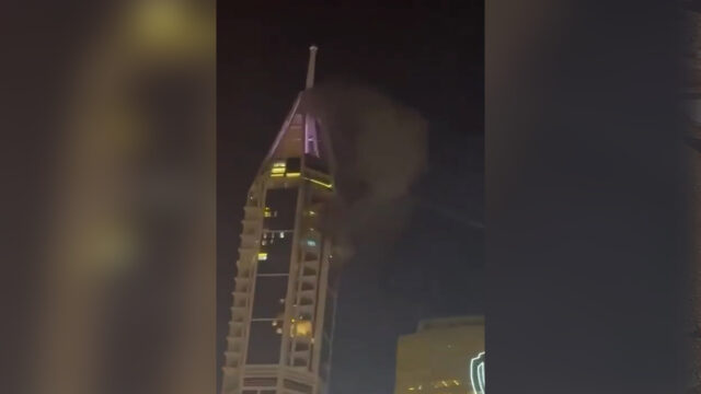 Fumaça sobe de uma torre em Dubai após ataque
