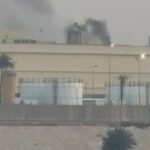 Fumaça vista subindo da embaixada dos EUA em Bagdá