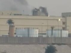 Fumaça vista subindo da embaixada dos EUA em Bagdá Fumaça vista subindo da embaixada dos EUA em Bagdá