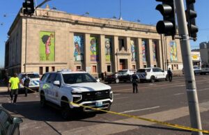 Funcionário de uma tabacaria é acusado de tiroteio que matou 2 pessoas e feriu 3 Yahoo news home