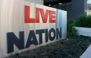 Funcionários da Live Nation se gabam de cobrar caro dos clientes, mostram documentos judiciais: ‘Essas pessoas são tão estúpidas’ Funcionários da Live Nation se gabam de cobrar caro dos clientes, mostram documentos judiciais: 'Essas pessoas são tão estúpidas'
