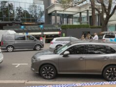 Funcionários de escritório de Melbourne evacuados após relatos não confirmados de ameaça de bomba Funcionários de escritório de Melbourne evacuados após relatos não confirmados de ameaça de bomba