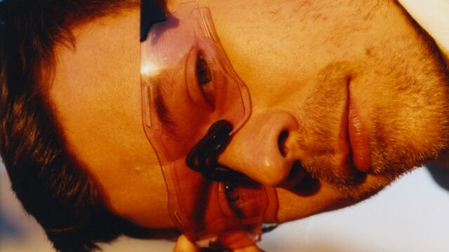 Fundamentos de corrida de Harry Styles? Nike Revolutions e óculos Harry Styles Nike Tênis de corrida, Óculos de sol Oakley: Loja online