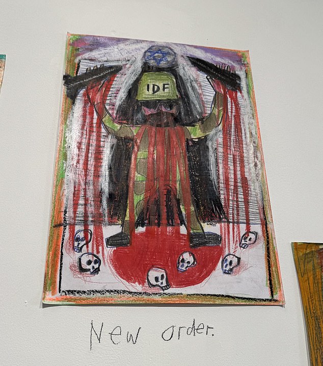 Fúria enquanto exposição de arte britânica ‘mostra judeus comendo bebês’ A exposição, intitulada Desenhos Contra o Genocídio, foi denunciada à polícia após denúncias de que retrata judeus usando estereótipos ofensivos.
