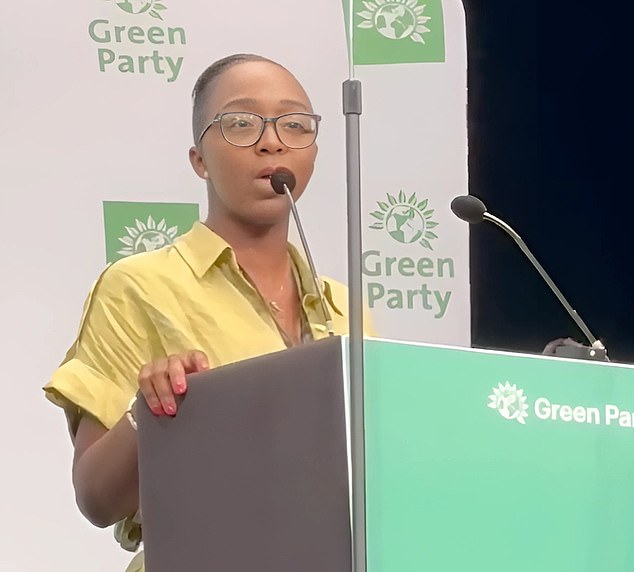 Fúria quando o candidato do Partido Verde afirma que o Tope Olawoyin (foto), um candidato a vereador verde, compartilhou uma postagem no dia dos ataques incendiários da ambulância judaica Golders Green, chamando-o de 'trabalho interno'