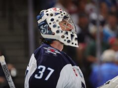 Futuros e escolhas da NHL: duas chances remotas podem tirar vantagem da fraca Conferência Oeste O atacante do Los Angeles Kings, Artemi Panarin (10), patina contra o Vancouver Canucks.