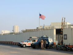 Fuzileiros navais exclusivos dos EUA dispararam contra manifestantes que invadiram o consulado em Karachi, dizem autoridades Yahoo news home