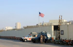 Fuzileiros navais exclusivos dos EUA dispararam contra manifestantes que invadiram o consulado em Karachi, dizem autoridades Yahoo news home