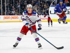 Gabe Perreault saiu da principal unidade de power-play do Rangers com JT Miller pronto para retornar Gabe Perreault, do New York Rangers, patinando durante um jogo de hóquei.