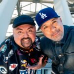 Gabriel Iglesias e Jo Koy explicam por que se uniram para um mega show stand-up no SoFi Stadium