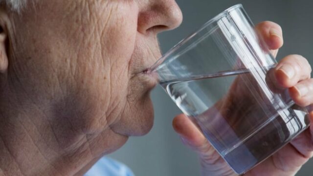 Gak Cuma Soal Rasa, Kebiasaan Minum Air Masyarakat Indonésia Mulai Gak Cuma Soal Rasa, Kebiasaan Minum Air Masyarakat Indonésia Mulai Berubah