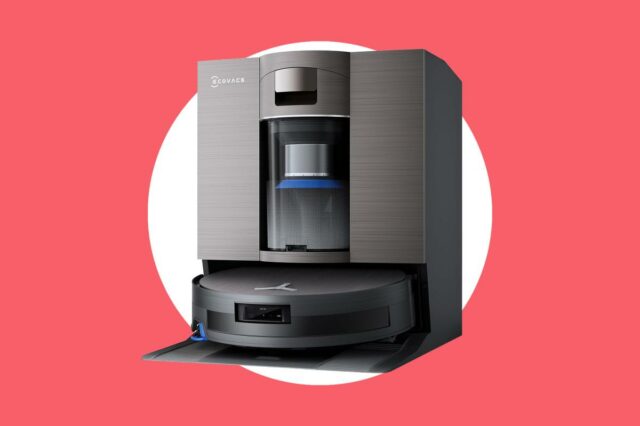 Ganhe 40% de desconto neste item essencial para a casa, Um robô aspirador Ecovacs acoplado à sua estação de carregamento.