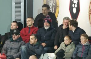 Gary Neville e Wayne Rooney discordam de Roy Keane e Ian Wright sobre a previsão de Man Utd x Aston Villa Gary Neville e Wayne Rooney discordam de Roy Keane e Ian Wright sobre a previsão de Man Utd x Aston Villa