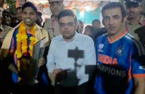 Gautam Gambhir responde às críticas de Kirti Azad à seleção indiana após a vitória no WC Gautam Gambhir responde às críticas de Kirti Azad à seleção indiana após a vitória no WC