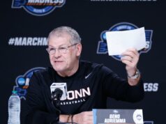 Geno Auriemma da UConn explode ‘aquele bulls-t’ em discursos inflamados do March Madness Geno Auriemma da UConn explode 'aquele bulls-t' em discursos inflamados do March Madness