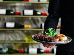 Gerente leva assistente para almoço de cliente – choque com o que ela pede Gerente leva assistente para almoço de cliente – choque com o que ela pede