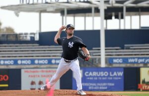 Gerrit Cole ‘se sentiu bem’ ao verificar outra caixa de chave enquanto se preparava para o retorno dos Yankees O arremessador do New York Yankees, Gerrit Cole # 45, praticando rebatidas ao vivo durante um treino no Steinbrenner Field em Tampa, Flórida.