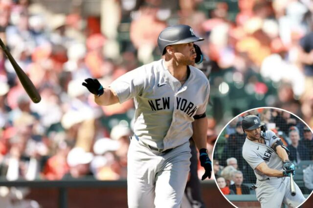 Giancarlo Stanton (27) acerta um single RBI durante a quinta entrada.