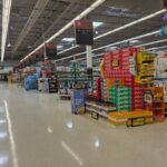 Gigante do varejo de alimentos de 87 anos dispensa centenas de pessoas no fechamento de lojas