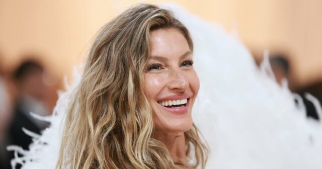 Gisele Bundchen é fã de longa data desta marca de Taylor Swift participa da 67ª premiação anual do GRAMMY em 2 de fevereiro de 2025 em Los Angeles, Califórnia.