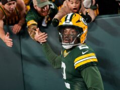 Golfinhos contratam Malik Willis por US$ 67 milhões após libertação de Tua Tagovailoa Malik Willis, do Green Bay Packers, se aquece antes de um jogo de futebol americano da NFL contra o Denver Broncos.