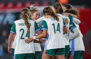 Gotham FC anulado pela expansão da NWSL Denver Summit Melissa Kossler (25) comemora com seus companheiros de equipe depois de marcar um gol no segundo tempo da vitória do Denver Summit por 2 a 0 sobre o Gotham FC em 25 de março de 2026, no Sports Illustrated Stadium.