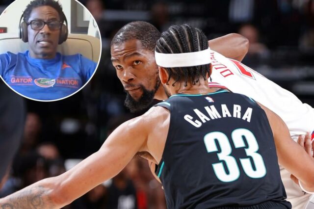 Kevin Durant, do Houston Rockets, segura a bola contra um jogador do Portland Trail Blazers.
