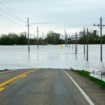 Grandes enchentes geram preocupações com a evacuação à medida que o nível do rio sobe para 19 pés