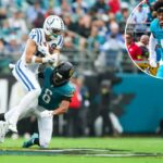 Greg Newsome II enfrenta Alec Pierce durante o jogo dos Jaguars em dezembro de 2025 contra os Colts.