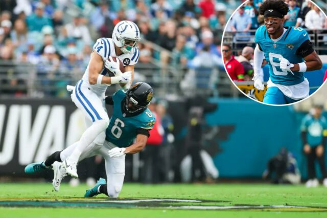 Greg Newsome II enfrenta Alec Pierce durante o jogo dos Jaguars em dezembro de 2025 contra os Colts.