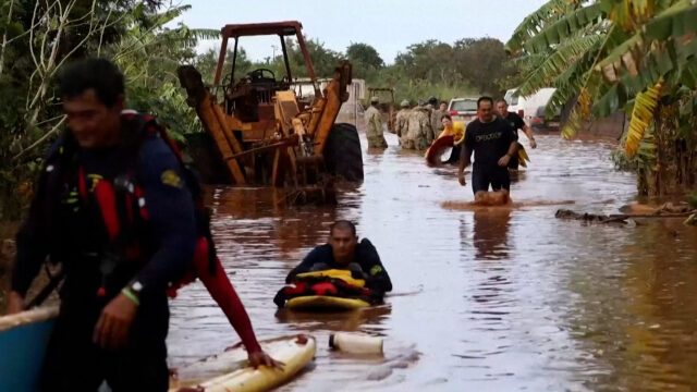 Guarda Nacional no Havaí ajuda após enchente em Oahu
