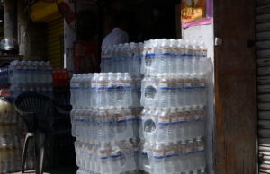 Guerra EUA-Israel contra o Irã pressiona preços de alimentos, água e combustíveis na Índia Guerra EUA-Israel contra o Irã pressiona preços de alimentos, água e combustíveis na Índia