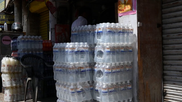 Guerra EUA-Israel contra o Irã pressiona preços de alimentos, água Guerra EUA-Israel contra o Irã pressiona preços de alimentos, água e combustíveis na Índia