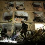 Guerra do Irã ao vivo: Trump ameaça atacar usinas de energia no Estreito de Ormuz