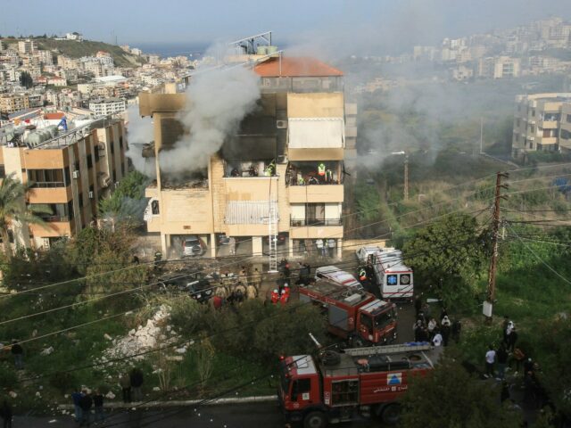 Guerra do Irã ao vivo: Trump pede aos aliados que mantenham Hormuz aberta em meio a ataques no Golfo
