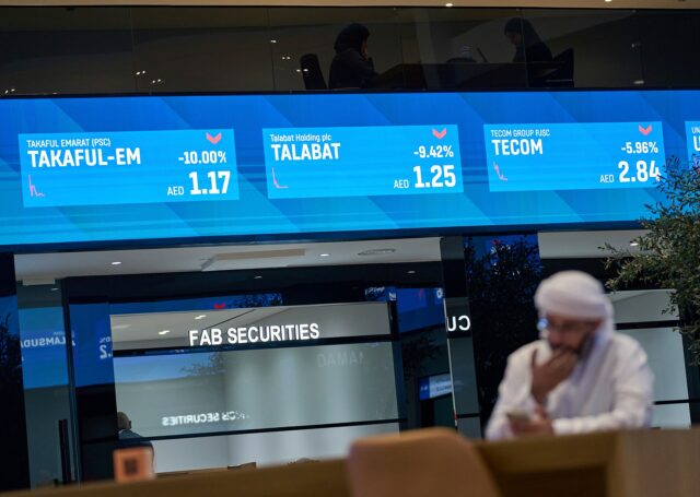 Guerra no Irã elimina US$ 120 bilhões dos mercados de ações de Dubai e Abu Dhabi
