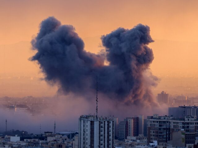 Guerra no Irão: O que está a acontecer no sexto dia dos ataques EUA-Israel?
