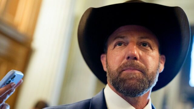 O senador republicano Markwayne Mullin diz que espera apoiar a missão do presidente dos EUA de defender a pátria.