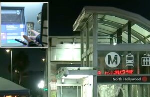Hack de computador no metrô de Los Angeles causa caos nos passageiros Entrada da estação LA Metro North Hollywood à noite.