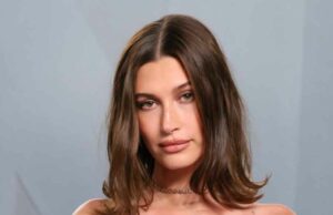 Hailey Bieber abraça o filho Jack, 19 meses, em foto rara Hailey Bieber abraça o filho dela e de Justin Bieber, Jack, 19 meses, em foto rara