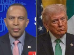 Hakeem Jeffries diz a Trump para calar ‘sua boca imprudente’ em resposta às críticas de Prez aos Democratas Uma mulher loira e um homem negro em uma tela de TV dividida com uma manchete