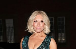 Hannah Waddingham impressiona com um vestido de lantejoulas justo ao se juntar a Amanda Holden e sua filha Lexi, 20, na festa de gala do Battersea Dogs and Cats Home Hannah Waddingham impressionou com um vestido chamativo ao sair na Battersea Dogs and Cats Home na noite de quinta-feira