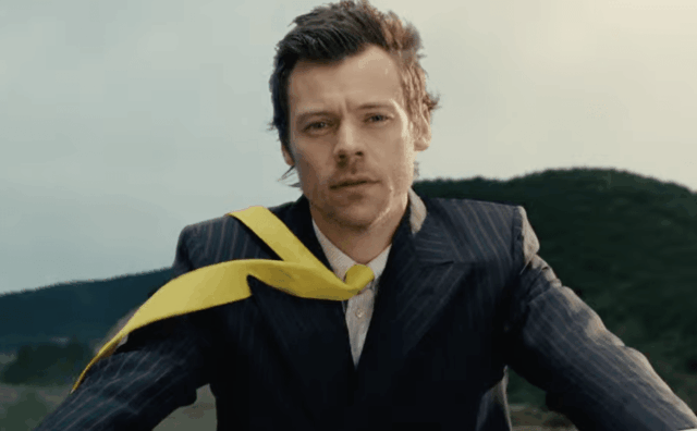 Harry Styles faz acrobacias no set do videoclipe de 'American Girls'
