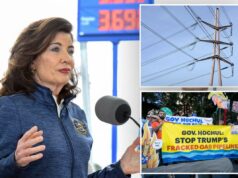 Hochul apresenta formalmente o adiamento dos mandatos climáticos de Nova York em meio a aumentos iminentes de serviços públicos A governadora de Nova York, Kathy Hochul, falando em um evento, com as bandeiras dos EUA e dos estados de Nova York atrás dela.