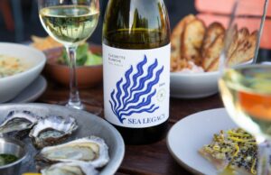 Hog Island Oyster Co. se une à vinícola para ajudar a salvar o abalone branco A concha de um abalone branco no UC Davis Bodega Marine Lab em Bodega Bay. (John Burgess/The Press Democrata)