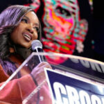 Homem baleado e morto em impasse da SWAT trabalhou na segurança do deputado Crockett, personificado pela polícia