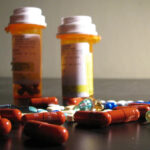 Xerife no tribunal em uma estrada municipal na Carolina do Sul